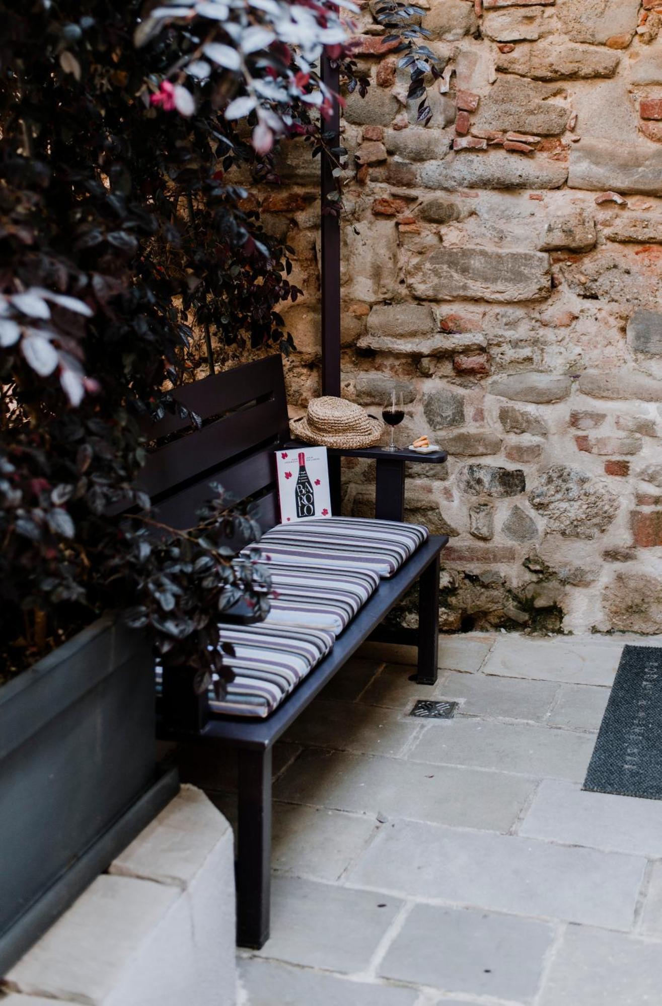 Uve Rooms & Wine Bar La Morra Luaran gambar